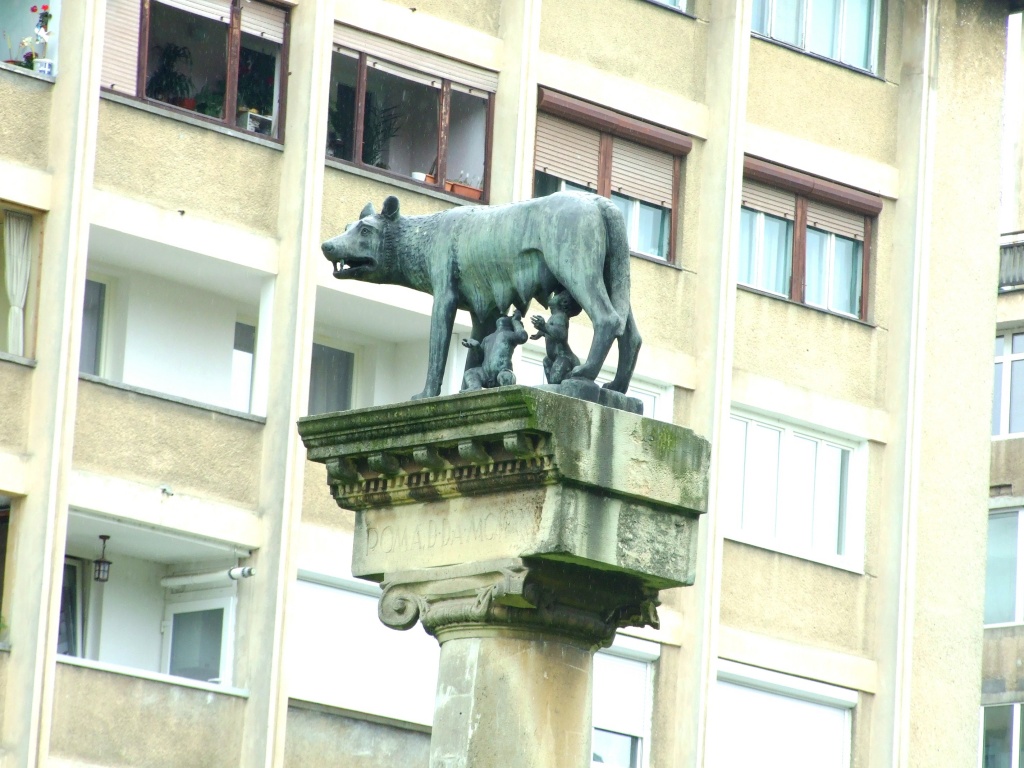 Statua Ree na Trgu pobede