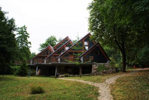 Ekološki dom u okviru Čačalice © According to Kristina